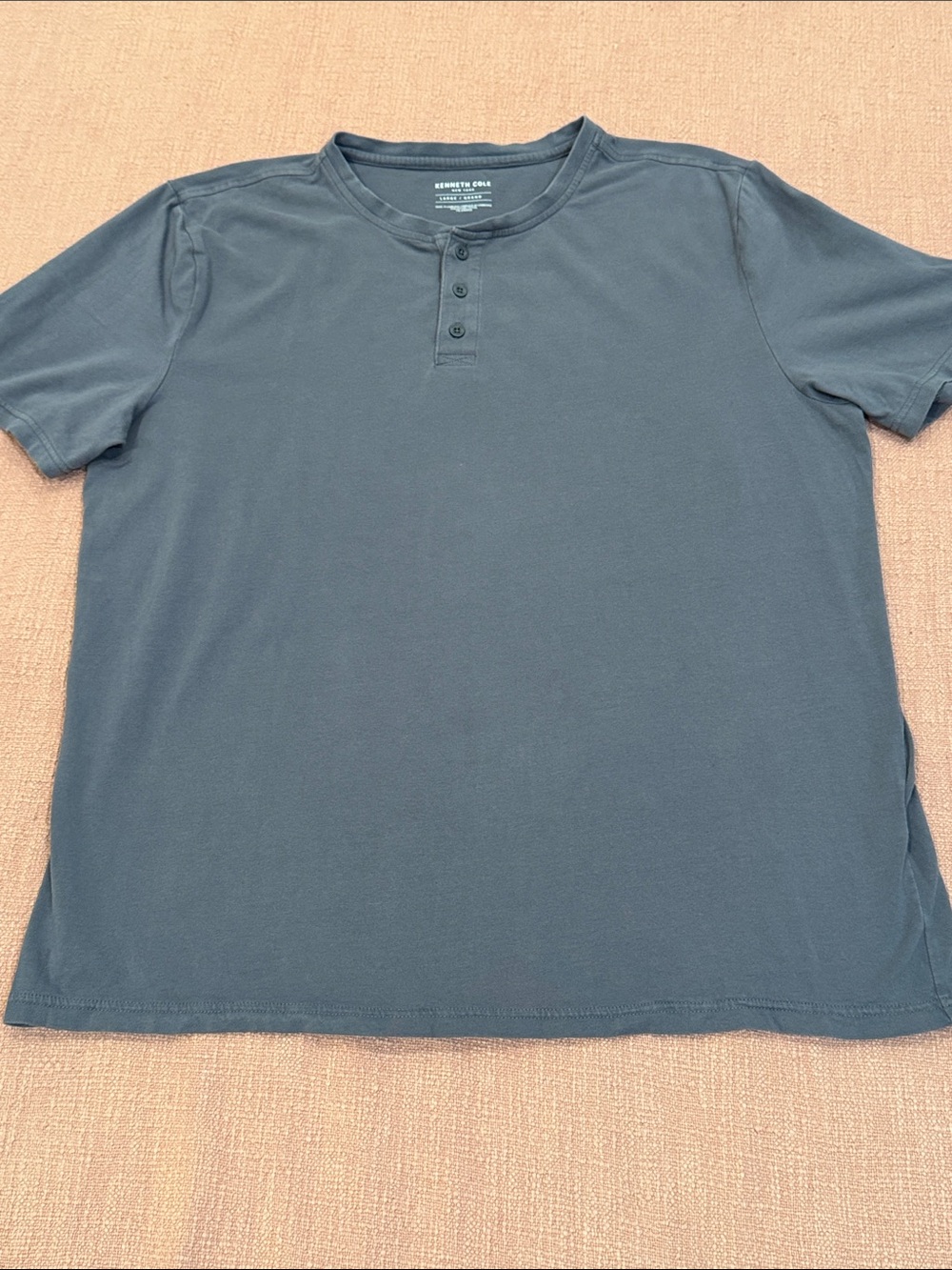 Kenneth Cole large Men's Short Sleeve gray Henley / t-shirt